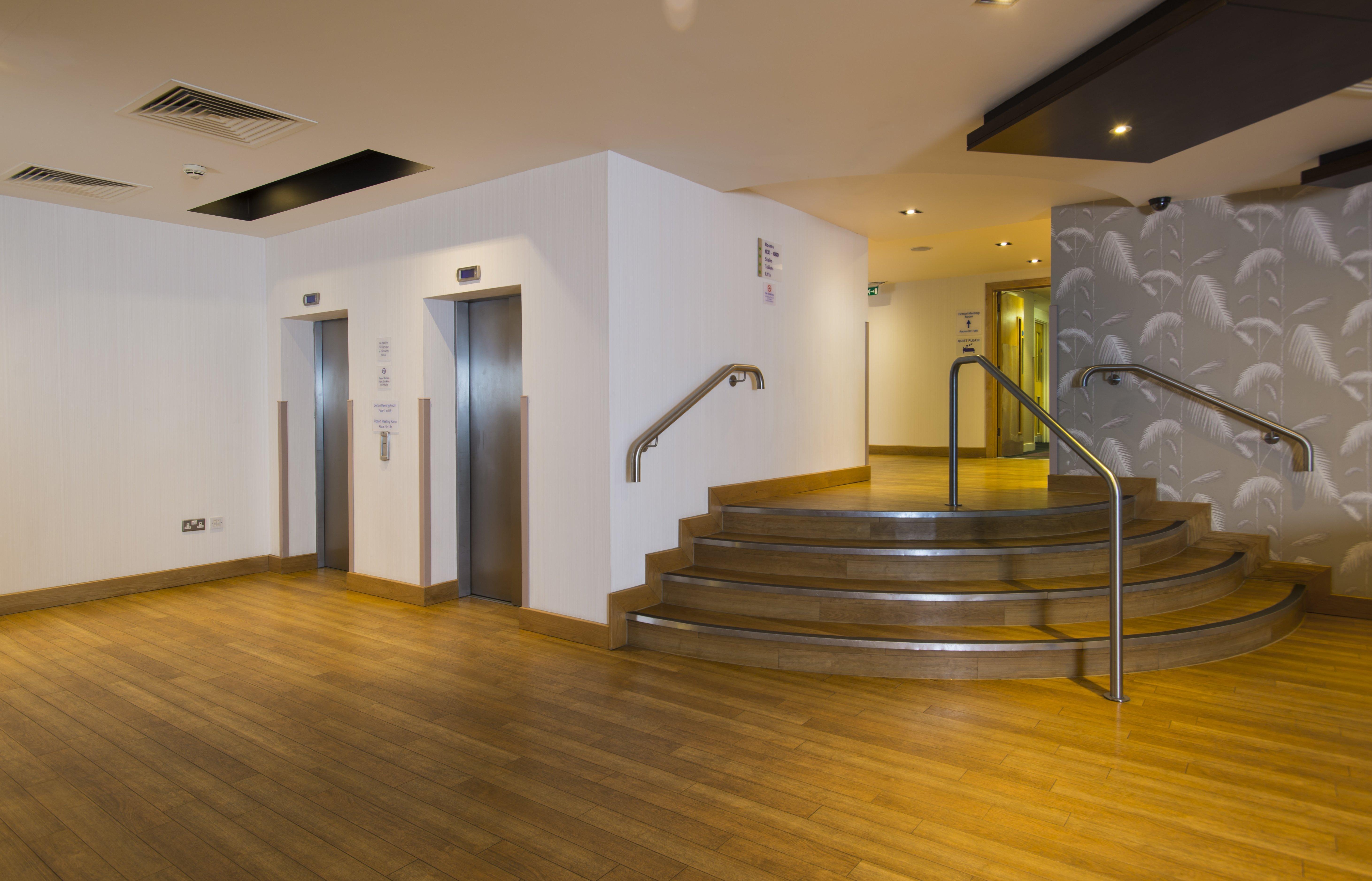Holiday Inn Express London - Epsom Downs By Ihg Zewnętrze zdjęcie