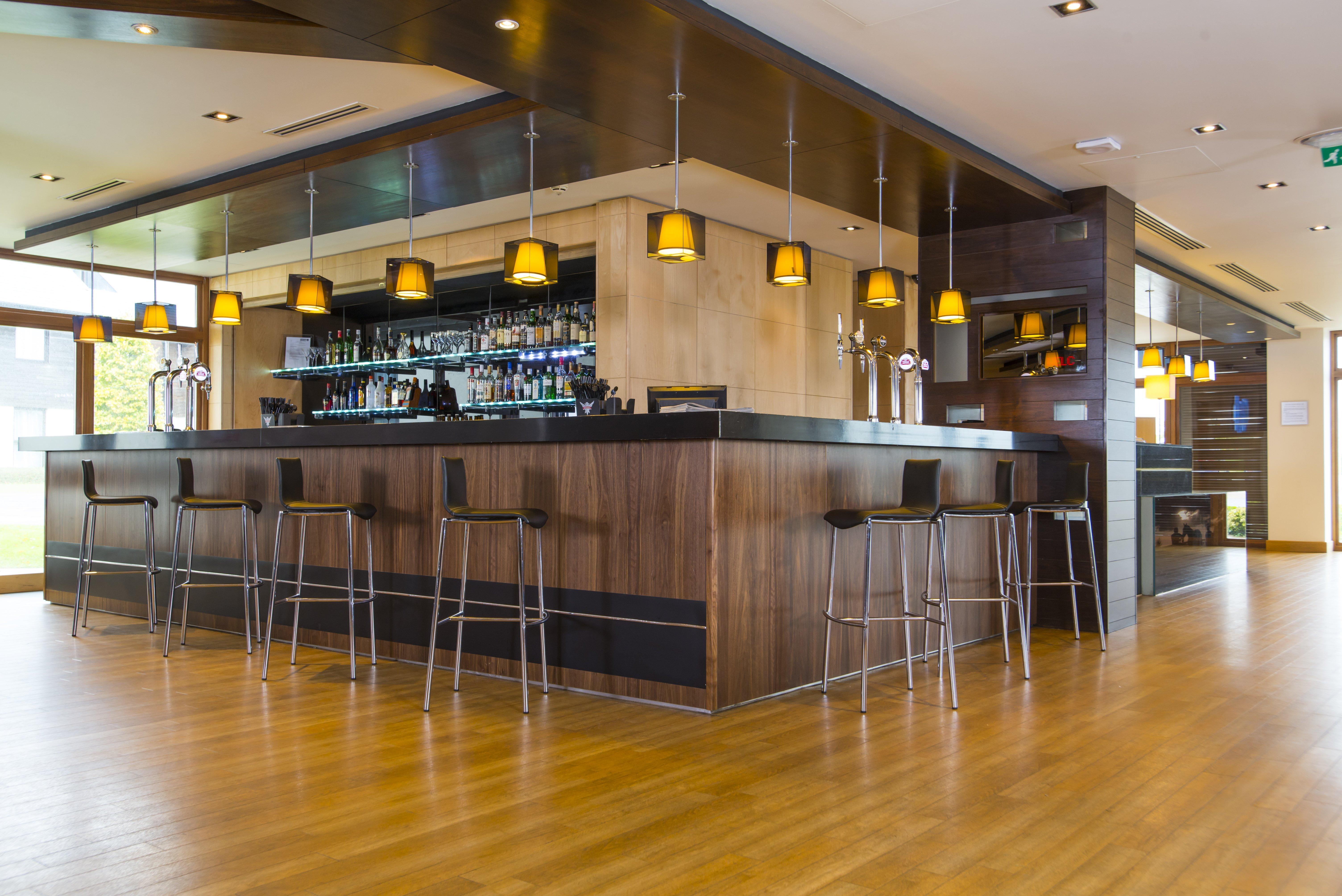 Holiday Inn Express London - Epsom Downs By Ihg Zewnętrze zdjęcie
