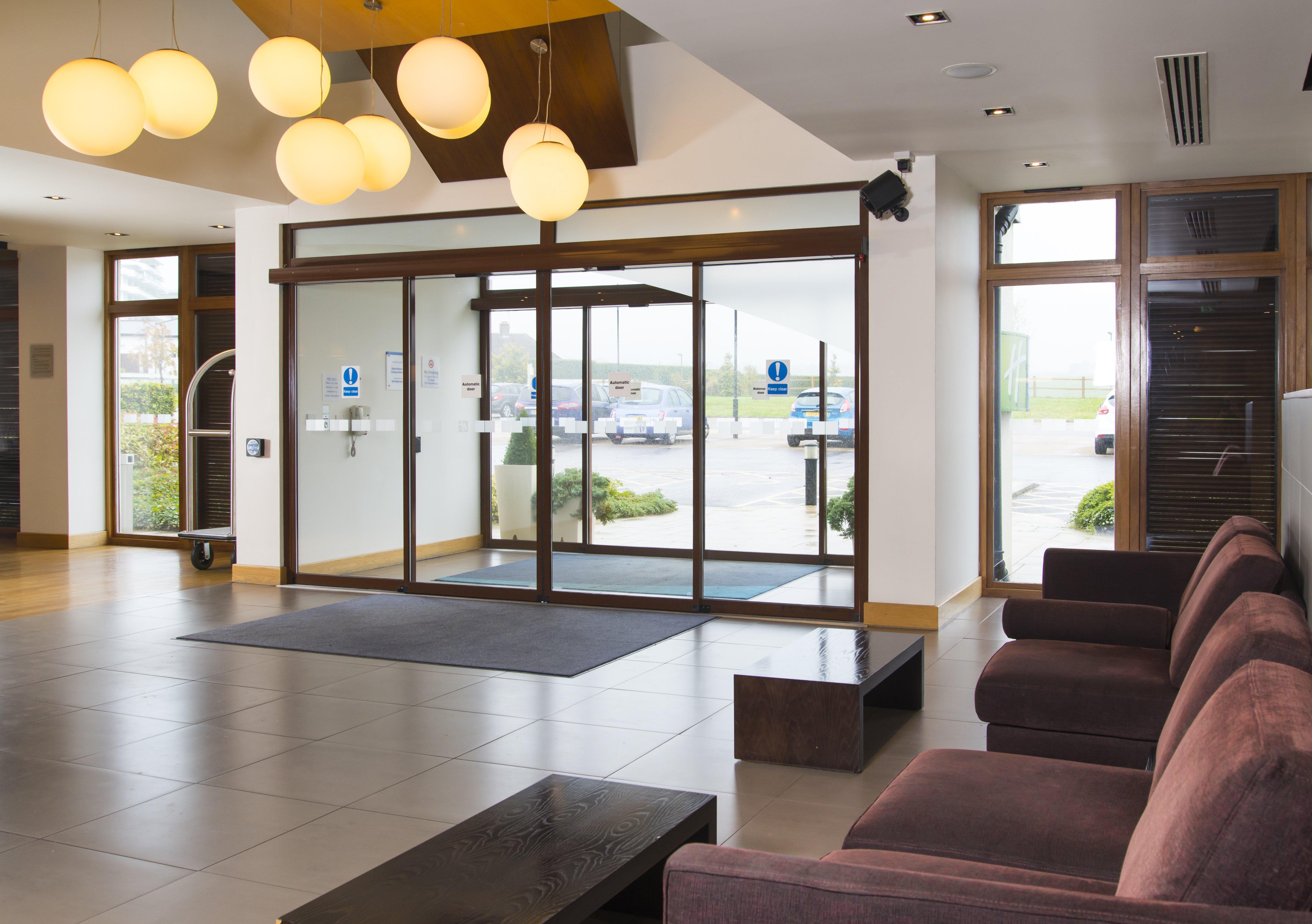 Holiday Inn Express London - Epsom Downs By Ihg Zewnętrze zdjęcie