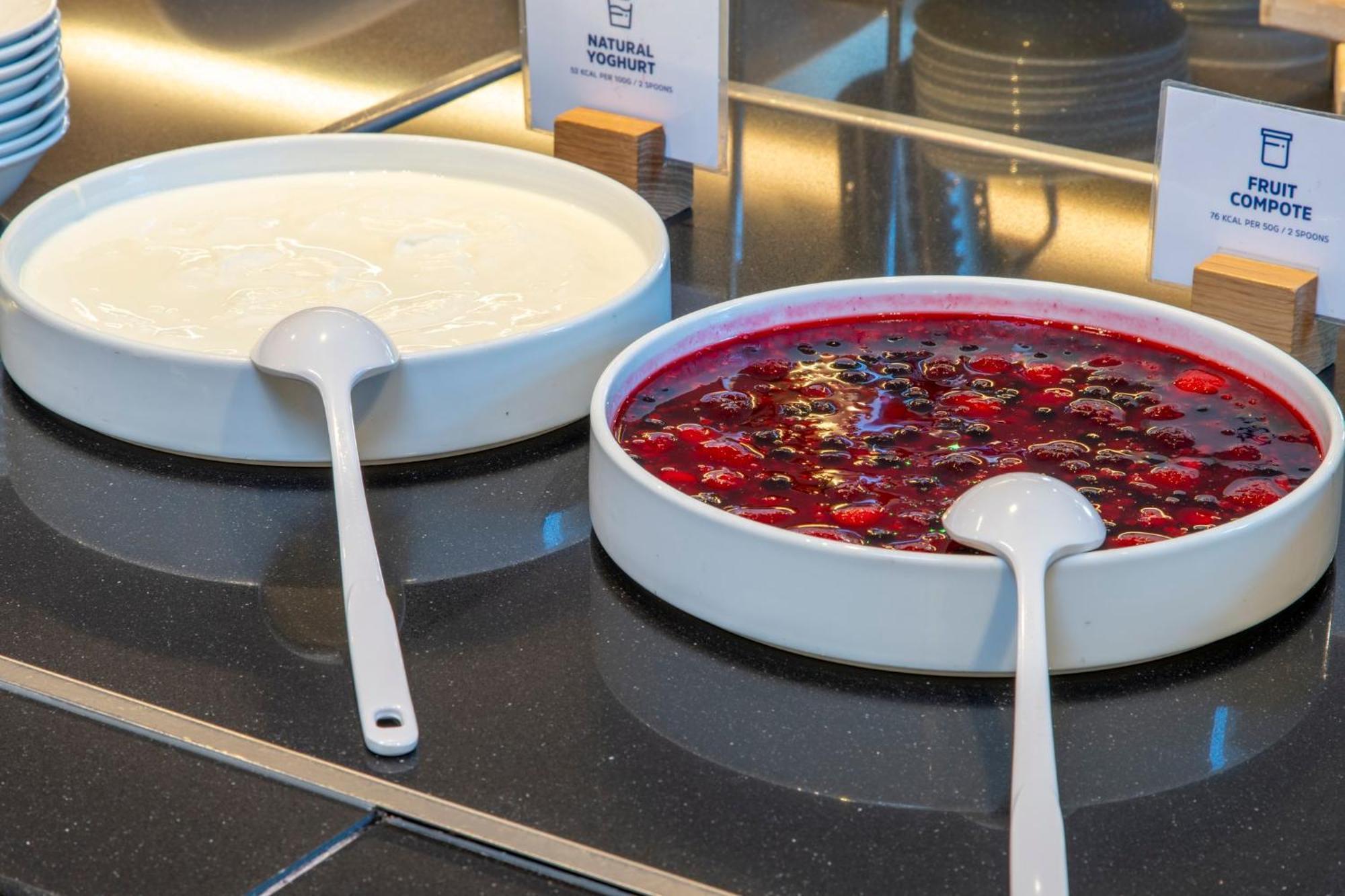 Holiday Inn Express London - Epsom Downs By Ihg Zewnętrze zdjęcie
